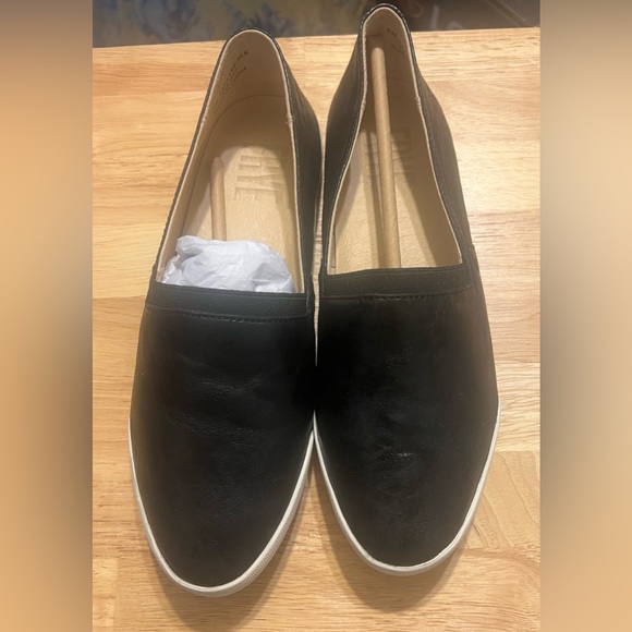 Fyre Melanie Slip On Black NIB size 6 women’s on Frye website $138 - Picture 1 of 7